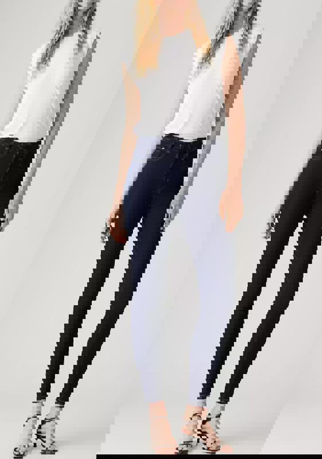 Levi's 721 High Rise Skinny Jeans - Size 6 (28" Waist)